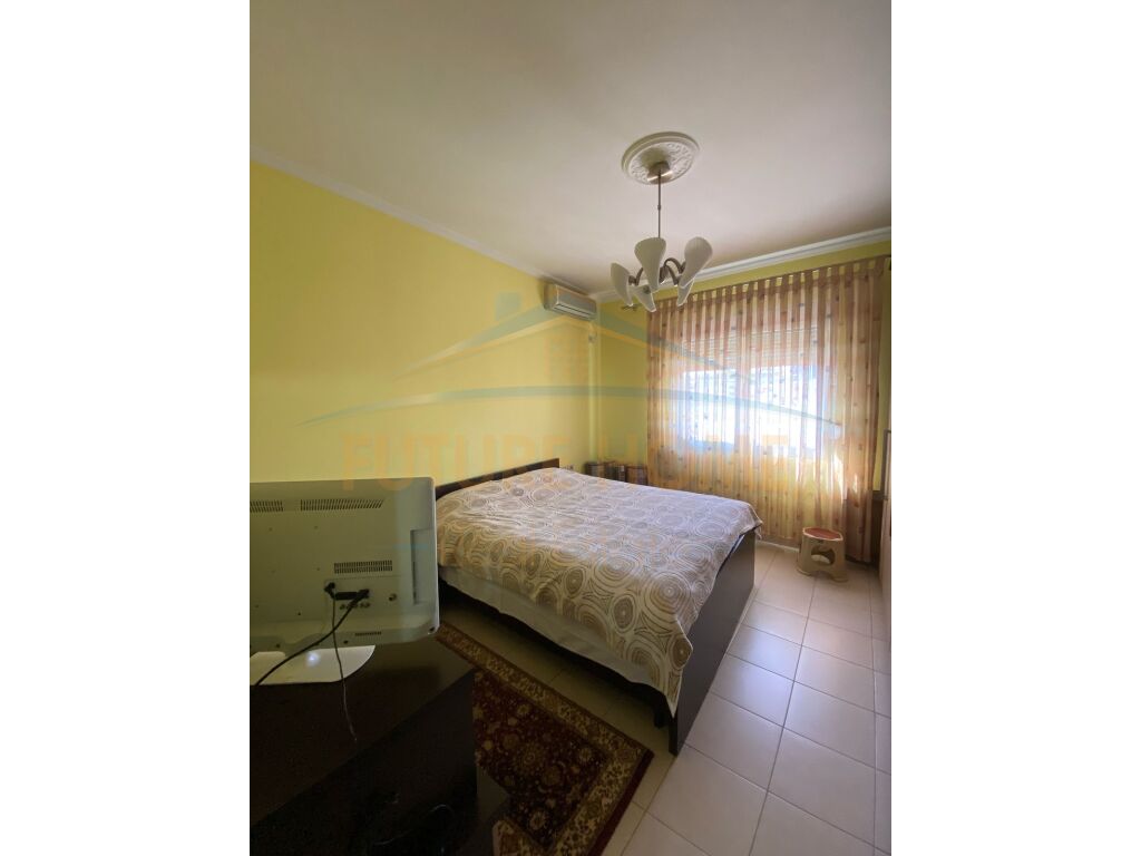 Shitet, Apartament 3+1+2, Rruga Bardhyl