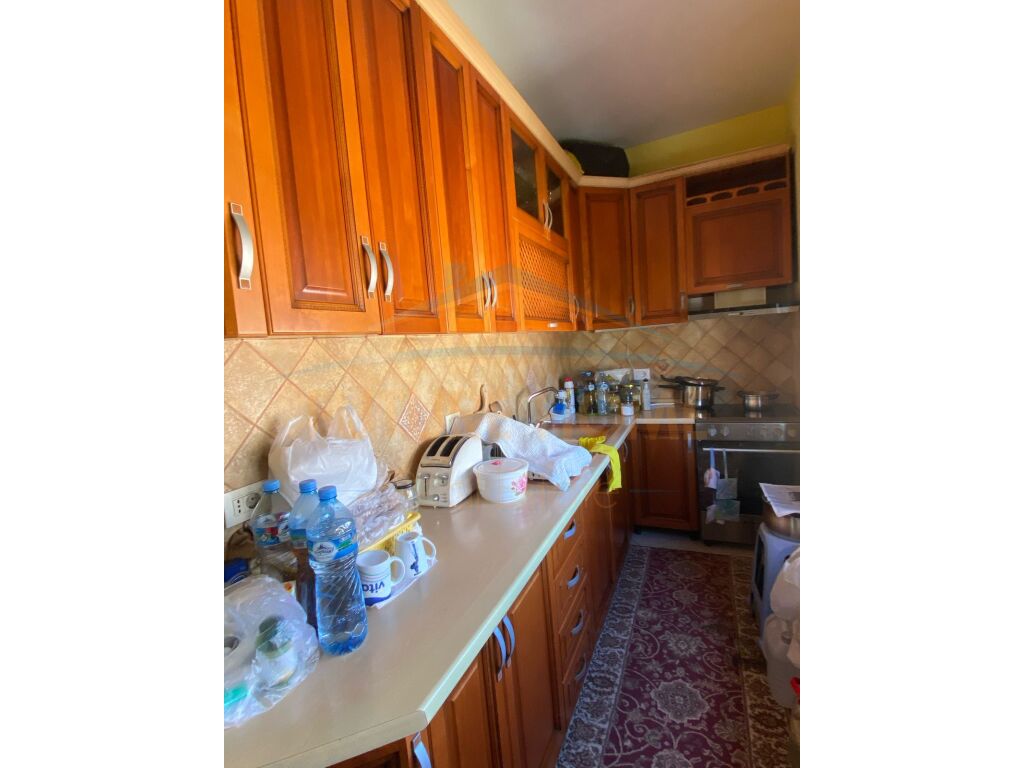 Shitet, Apartament 3+1+2, Rruga Bardhyl