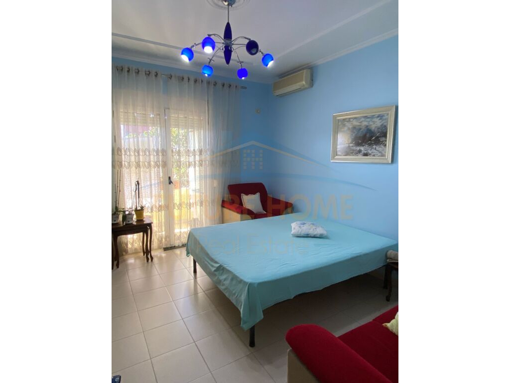 Shitet, Apartament 3+1+2, Rruga Bardhyl