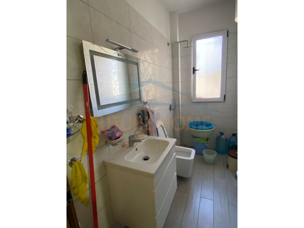 Shitet, Apartament 3+1+2, Rruga Bardhyl
