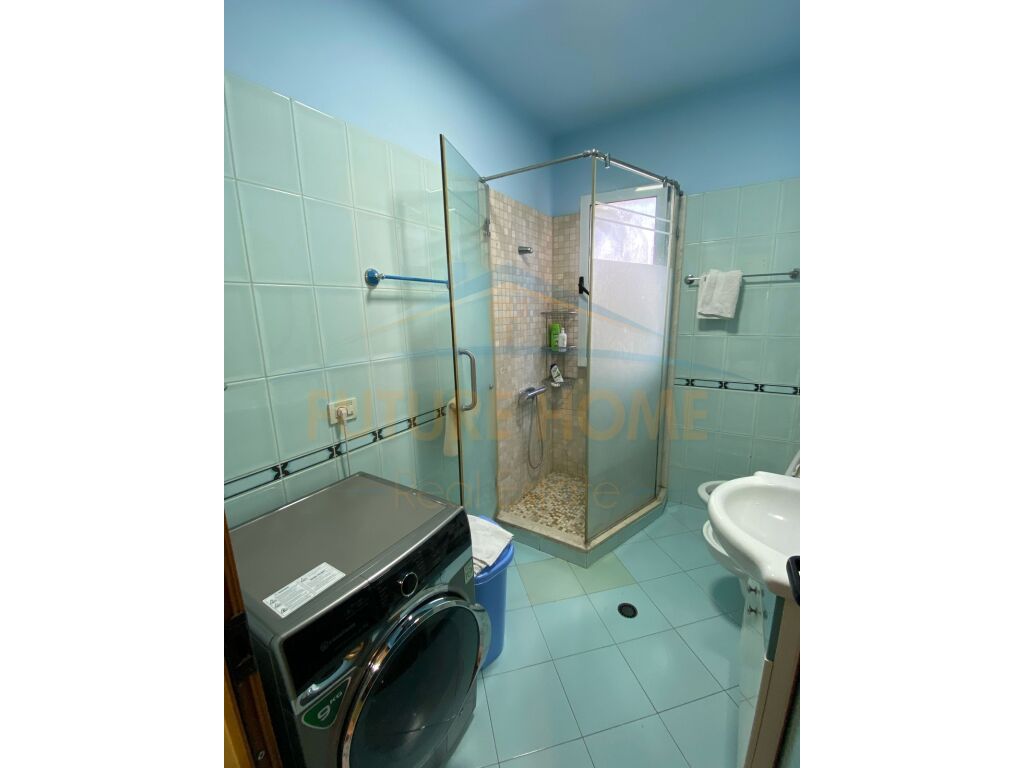 Shitet, Apartament 3+1+2, Rruga Bardhyl