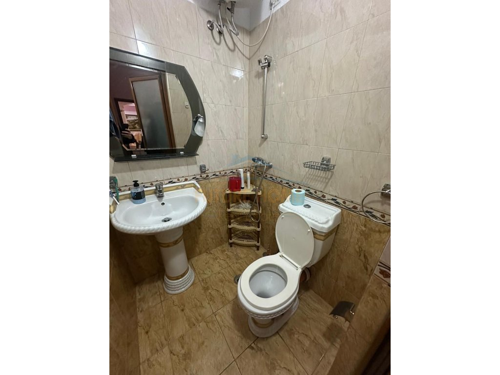 Shitet, Apartament 3+1+2, Rruga Kongresi Manastirit, Tirane.
