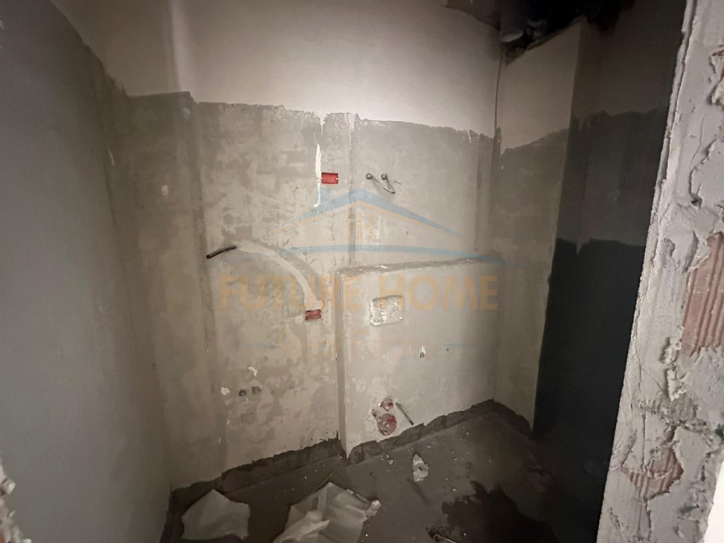 Shitet, Apartament 3+1+2, Unaza e re, Tirane
