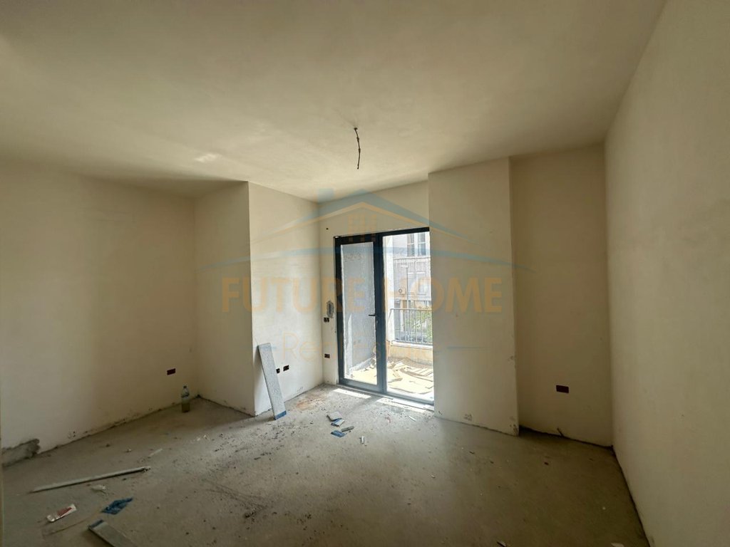Shitet, Apartament 3+1+2, Unaza e re, Tirane