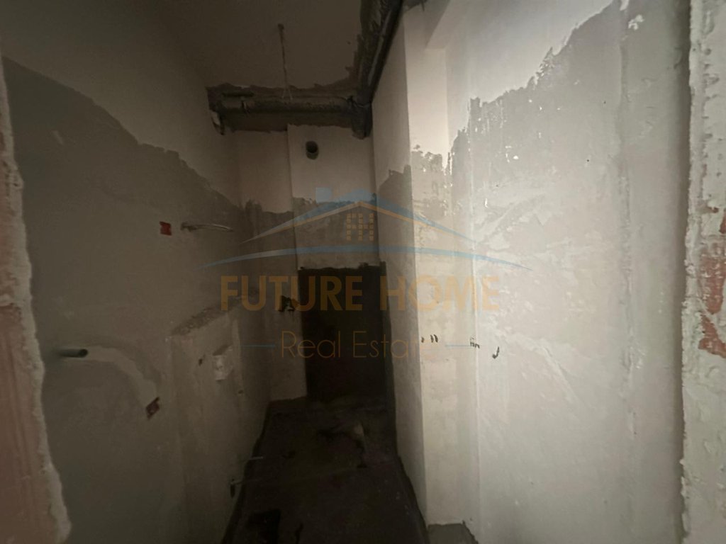 Shitet, Apartament 3+1+2, Unaza e re, Tirane