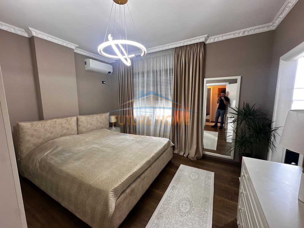 Shitet, Apartament 3+1+2 ,Unaza e Re ,Tiranë