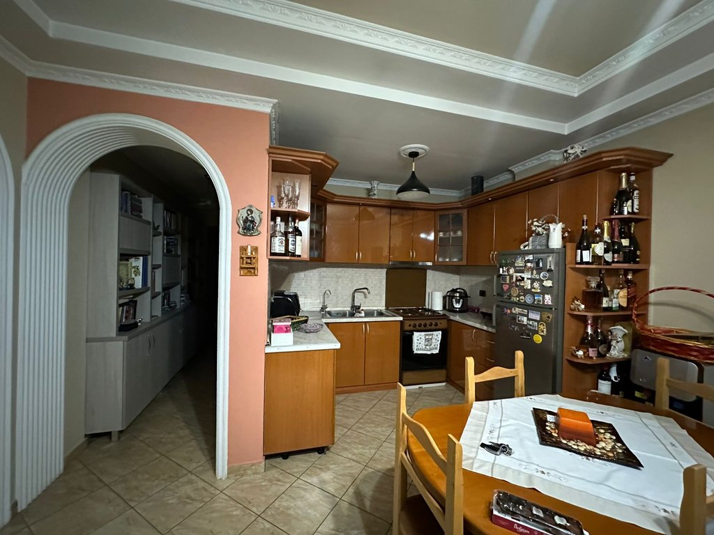 Shitet, Apartament 3+1+2+Verande, Ali Dem, Tiranë.