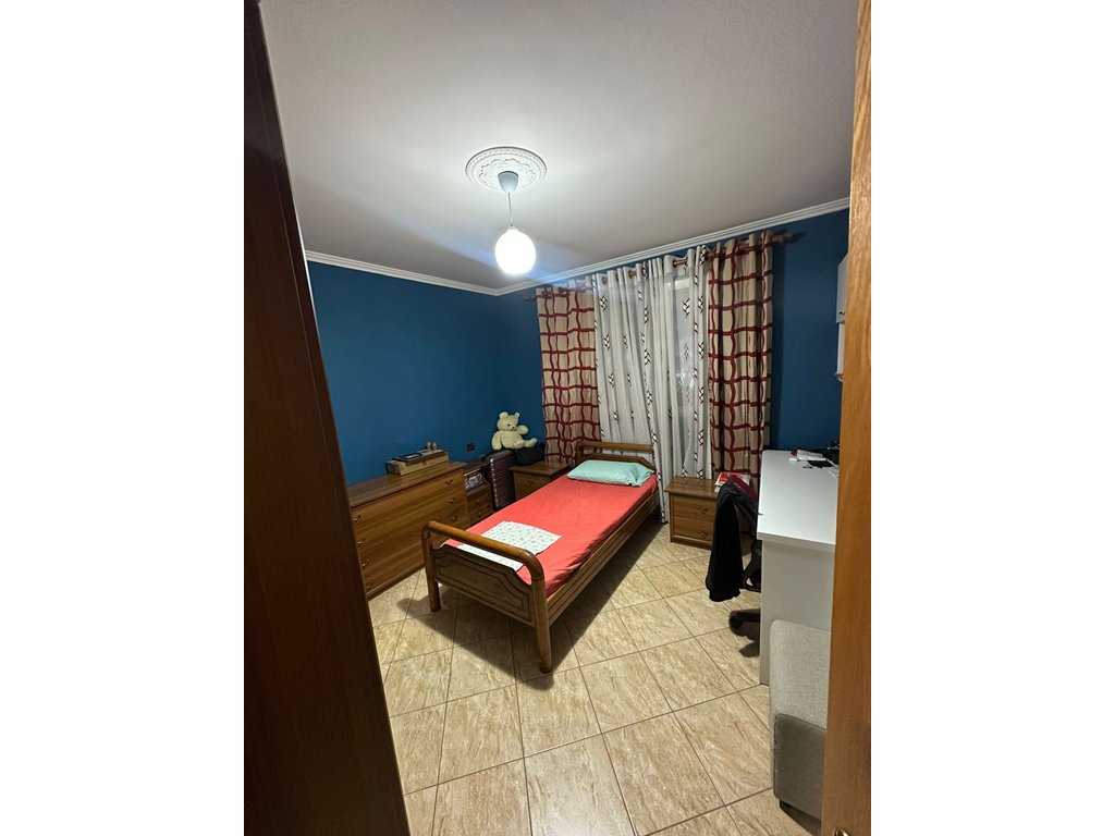 Shitet, Apartament 3+1+2+Verande, Ali Dem, Tiranë.