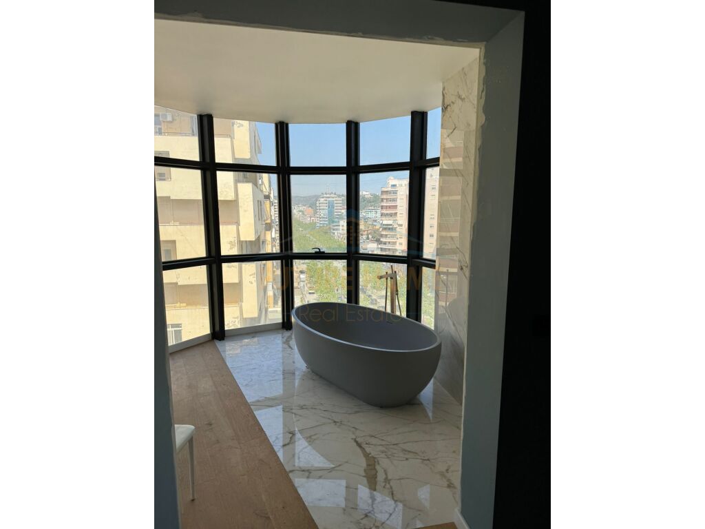 For sale, Apartment 3+1, Boulevard "Ismail Qemali", Vlora.