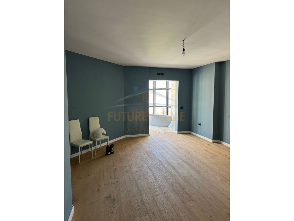 For sale, Apartment 3+1, Boulevard "Ismail Qemali", Vlora.