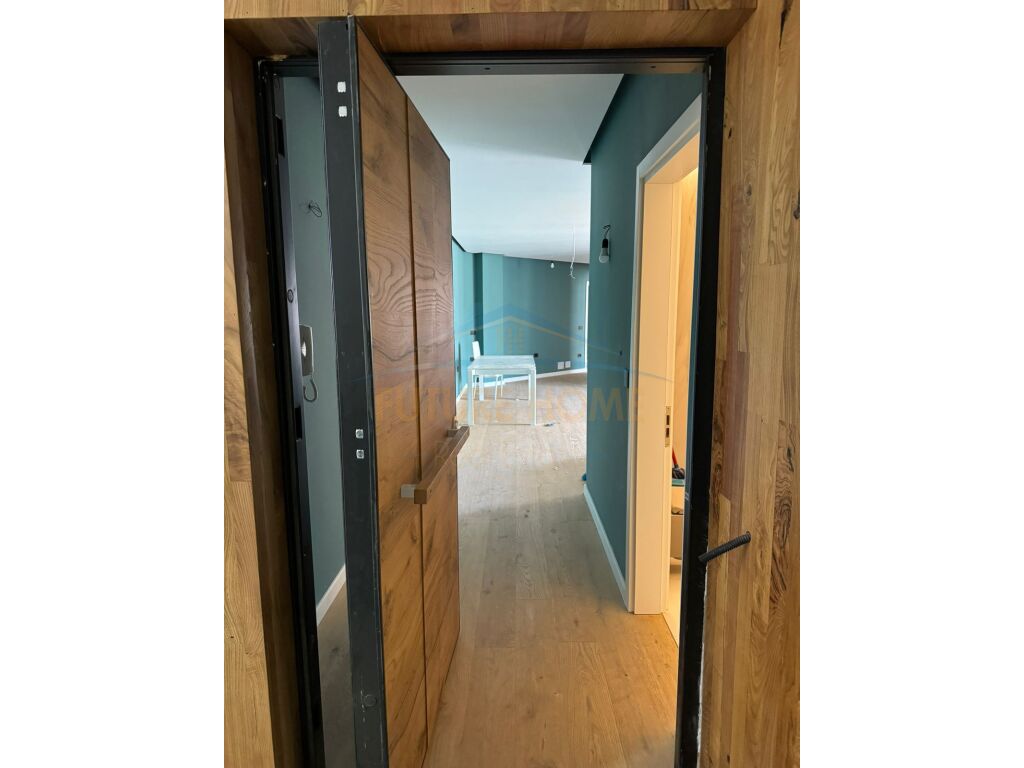 For sale, Apartment 3+1, Boulevard "Ismail Qemali", Vlora.
