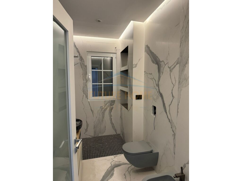 For sale, Apartment 3+1, Boulevard "Ismail Qemali", Vlora.