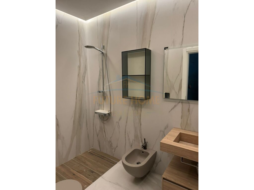 For sale, Apartment 3+1, Boulevard "Ismail Qemali", Vlora.