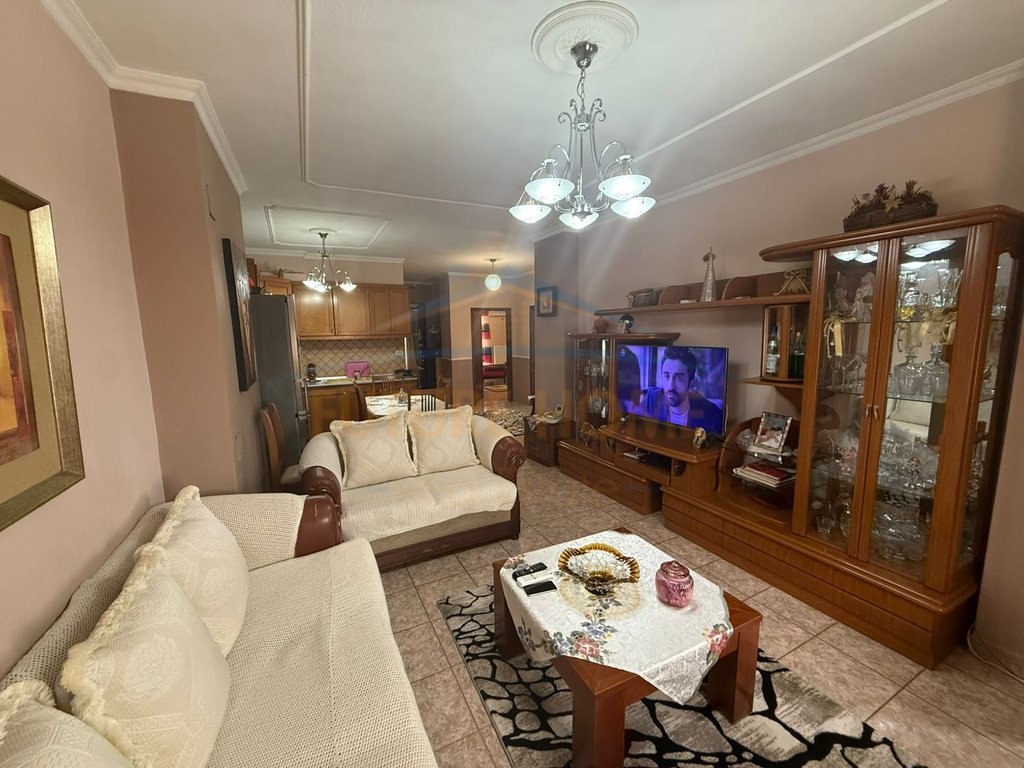 For sale, 3+1 Apartment, Educational Directorate, Korça.