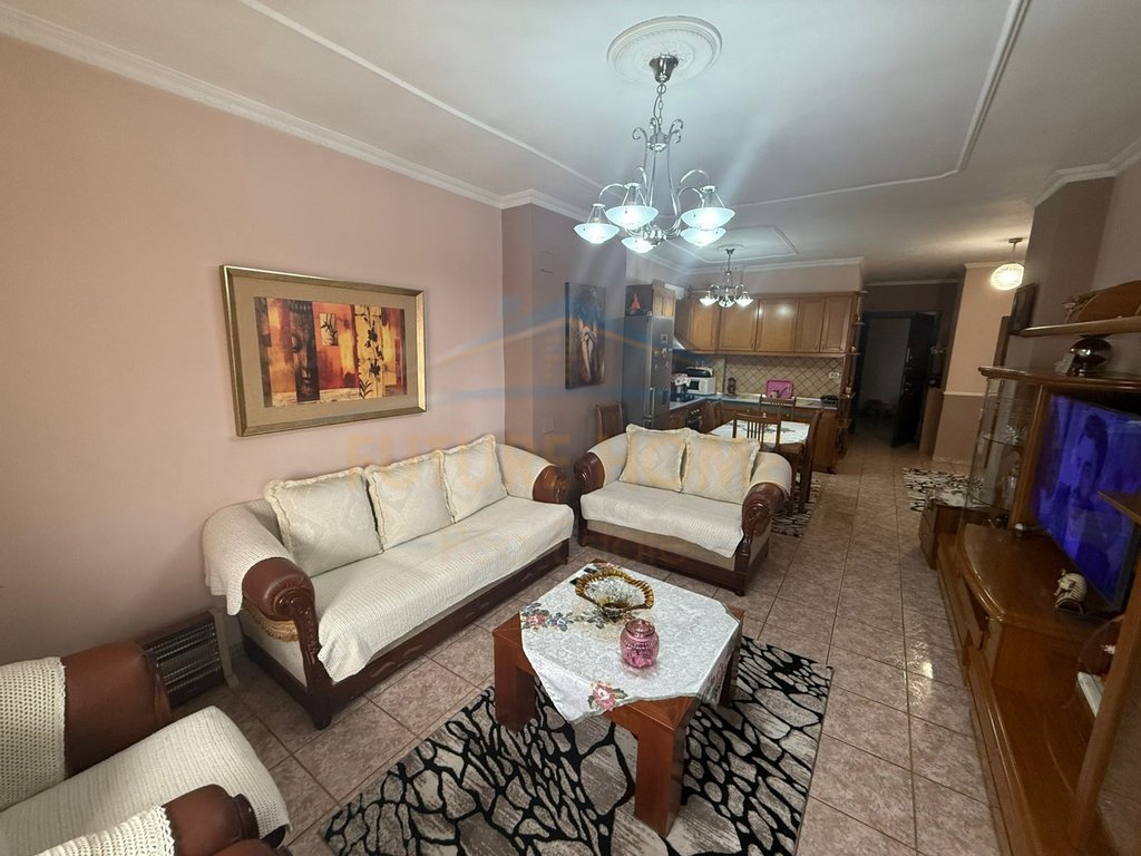For sale, 3+1 Apartment, Educational Directorate, Korça.