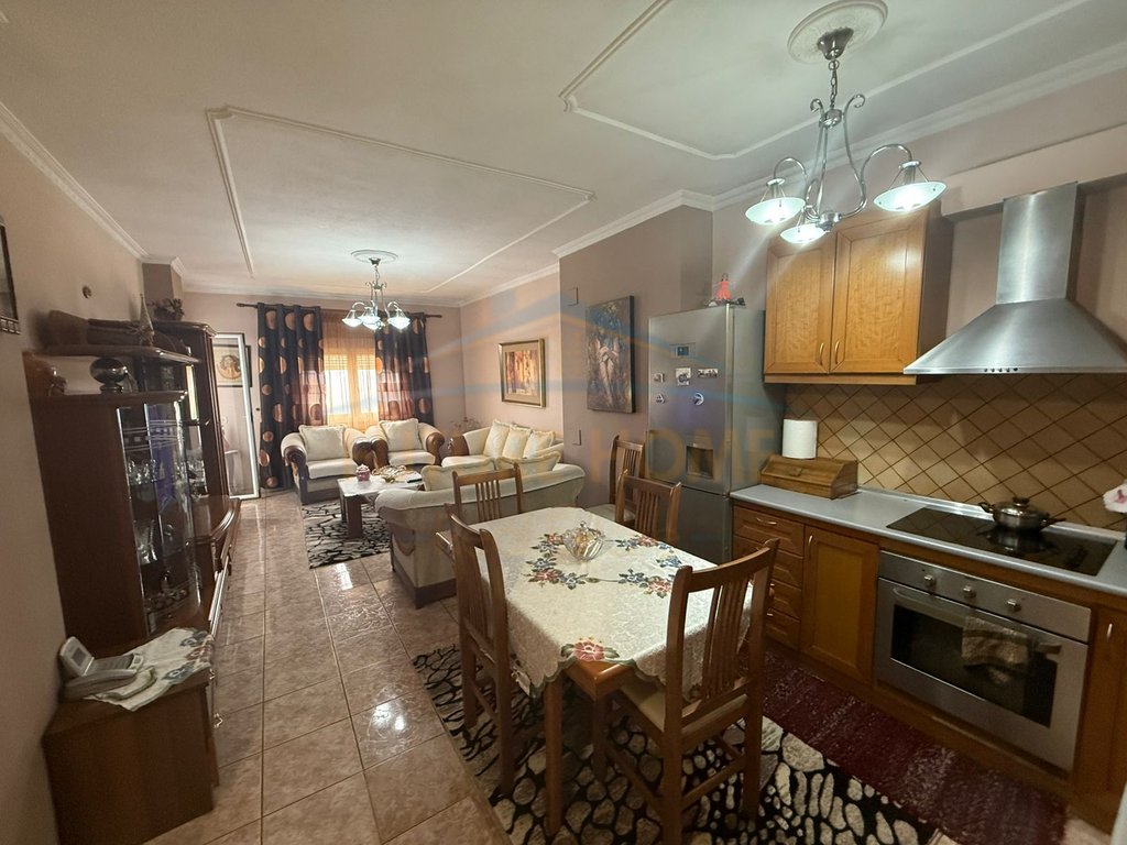 For sale, 3+1 Apartment, Educational Directorate, Korça.