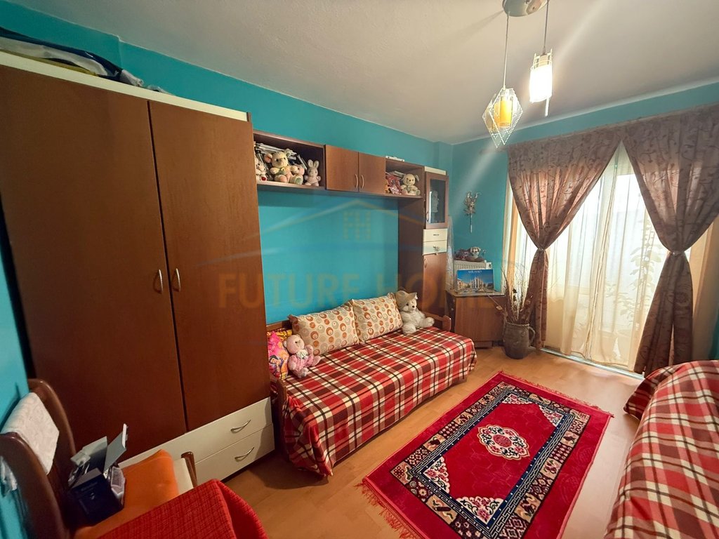 For sale, 3+1 Apartment, Educational Directorate, Korça.