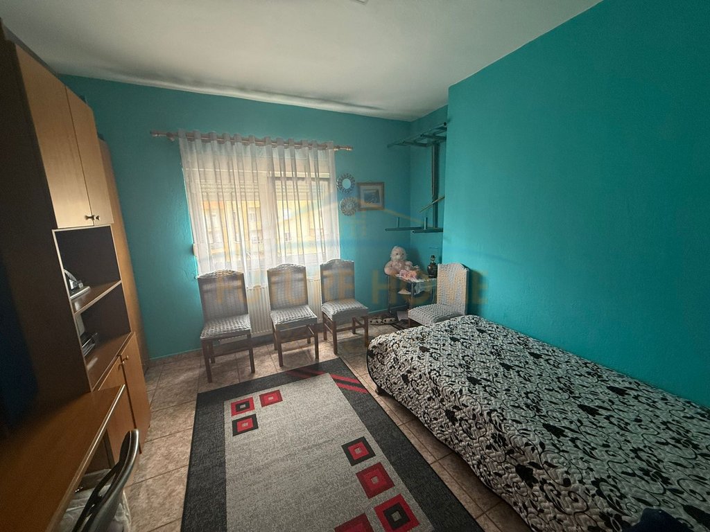 For sale, 3+1 Apartment, Educational Directorate, Korça.