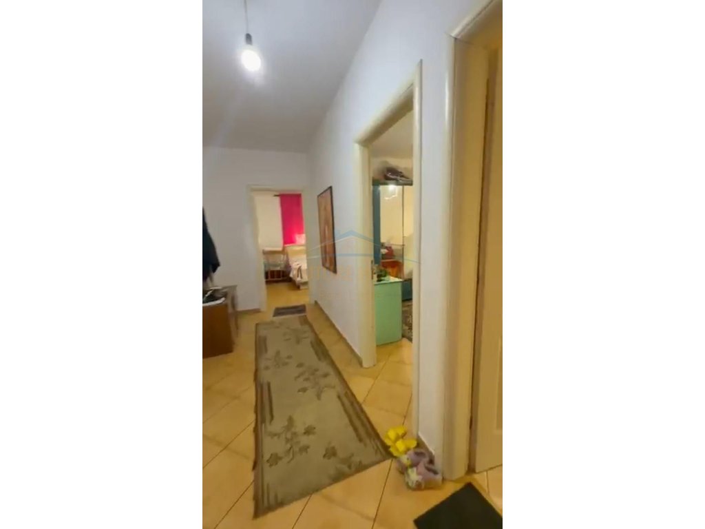 Shitet, Apartament 3+1, Fresku, Tiranë.