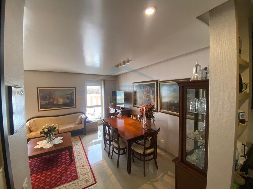 For sale, 3+1 Apartment, "Kontakt" Complex, 21 Dhjetori