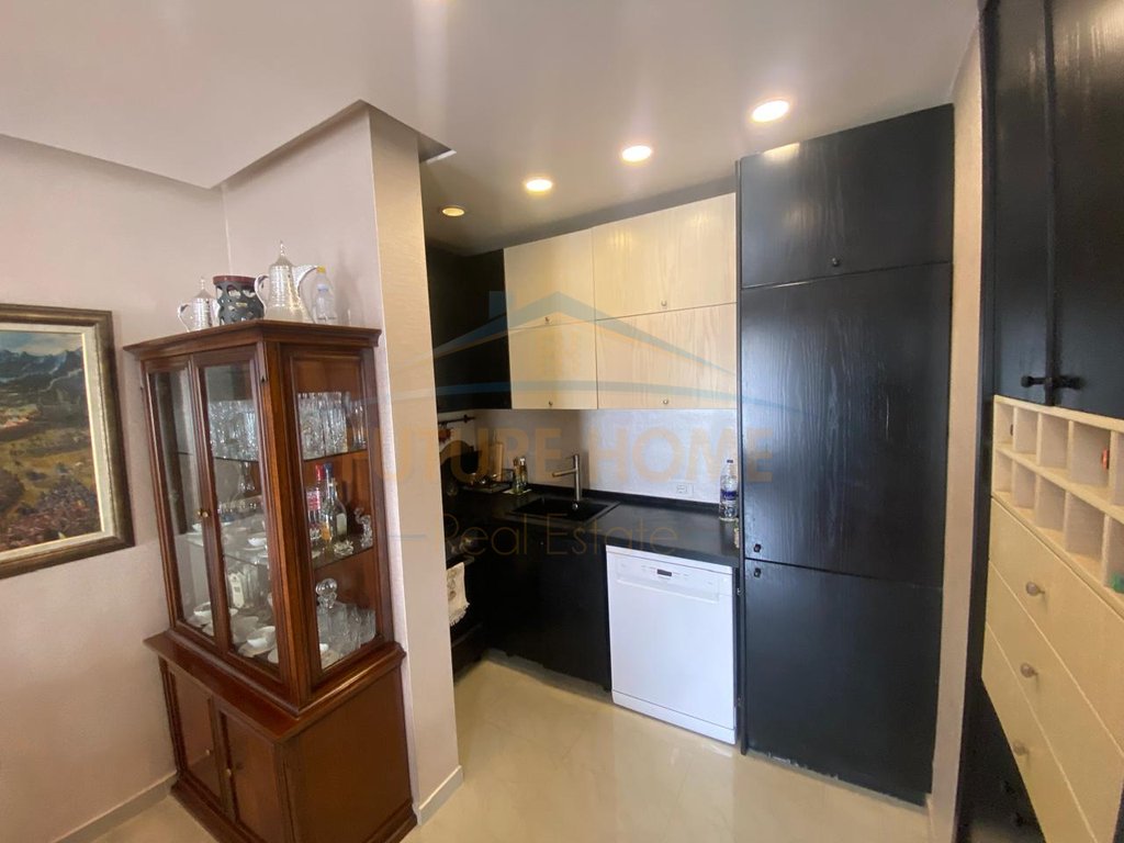 For sale, 3+1 Apartment, "Kontakt" Complex, 21 Dhjetori