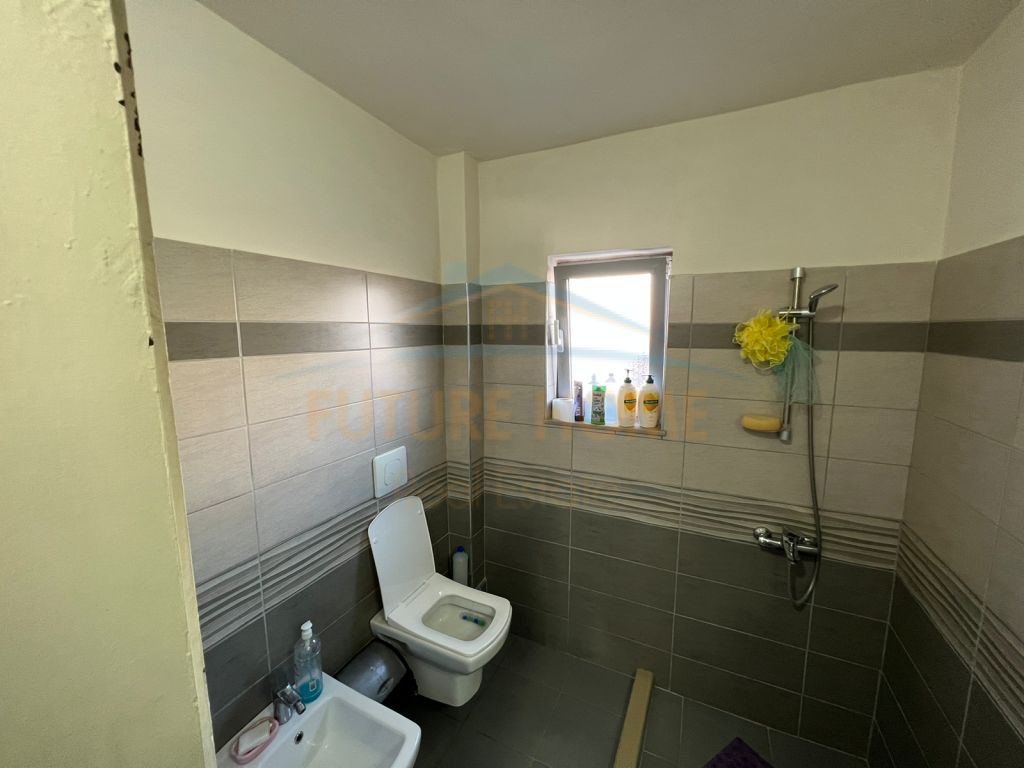 Shitet, Apartament 3+1, Pedonale, Korçë