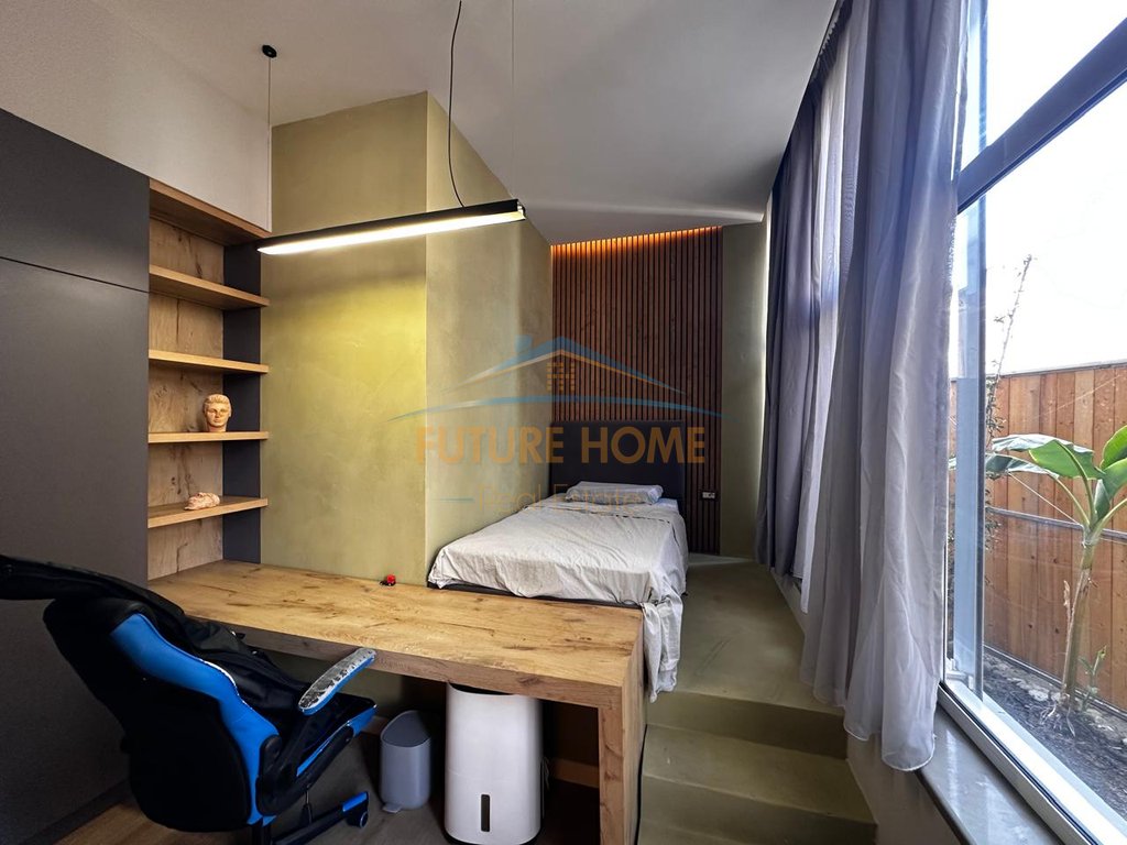Shitet Apartament Luxury 4+1+2+Verandë+Pishinë+Post Parkimi, Kopshti Botanik,Tiranë