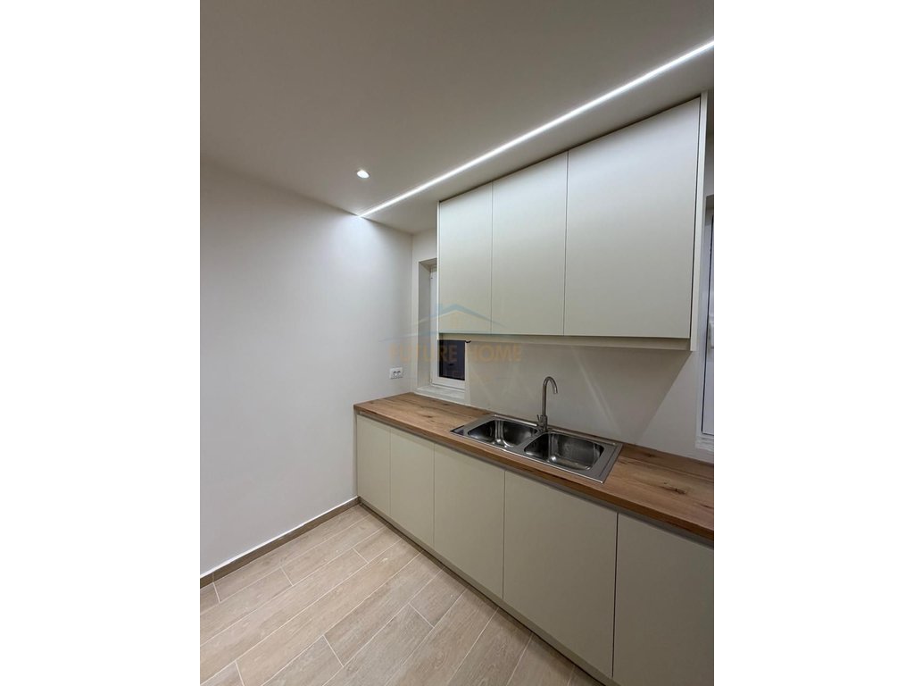 For sale, 1+1 Apartment Flamurit Street, Sarande