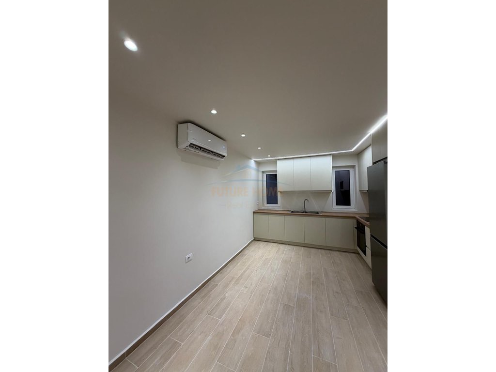 For sale, 1+1 Apartment Flamurit Street, Sarande