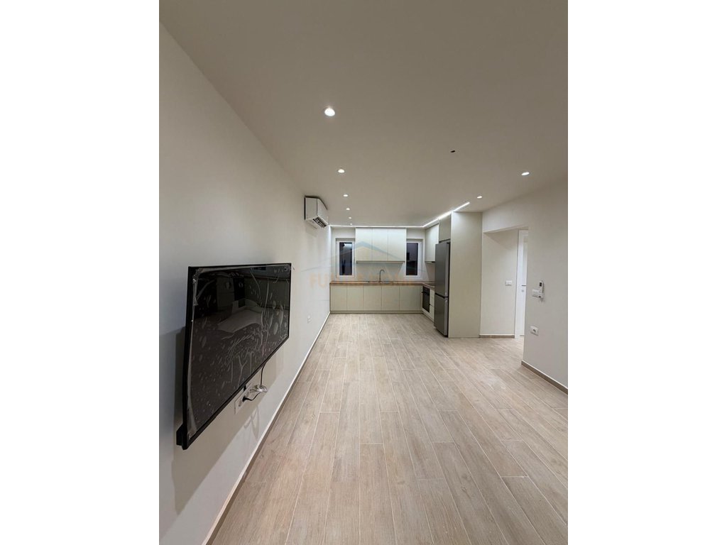 For sale, 1+1 Apartment Flamurit Street, Sarande