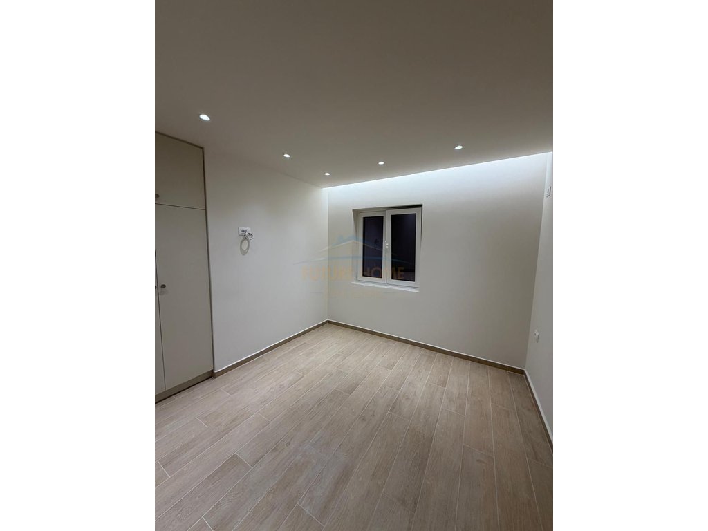 For sale, 1+1 Apartment Flamurit Street, Sarande