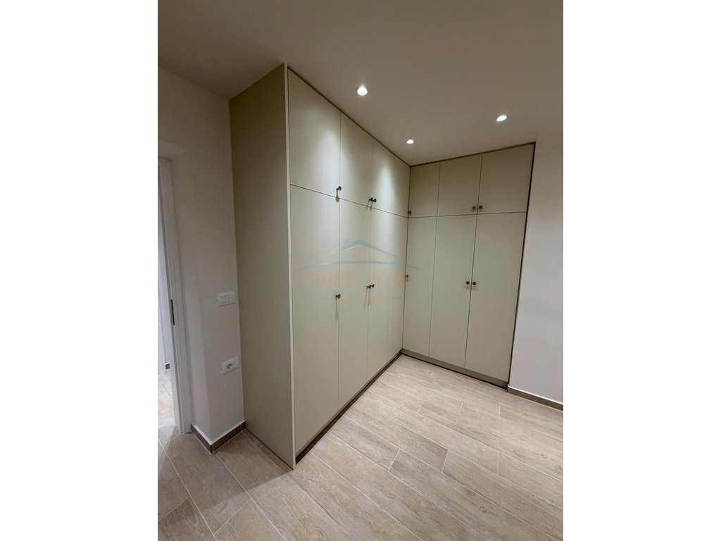 For sale, 1+1 Apartment Flamurit Street, Sarande