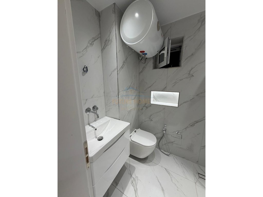 For sale, 1+1 Apartment Flamurit Street, Sarande