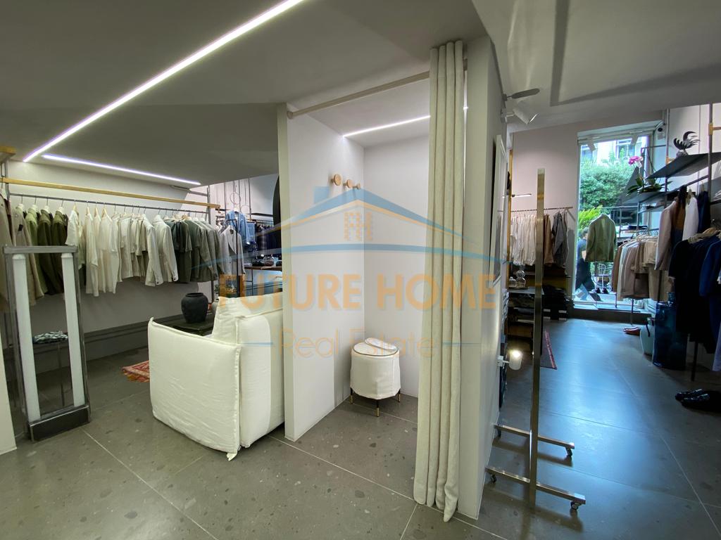 Shitet, Biznes-Butik, Bulevardi Zogu I