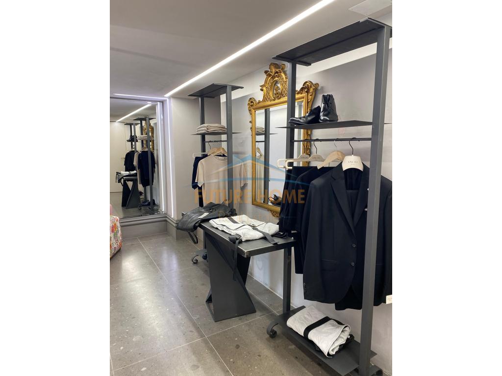 Shitet, Biznes-Butik, Bulevardi Zogu I