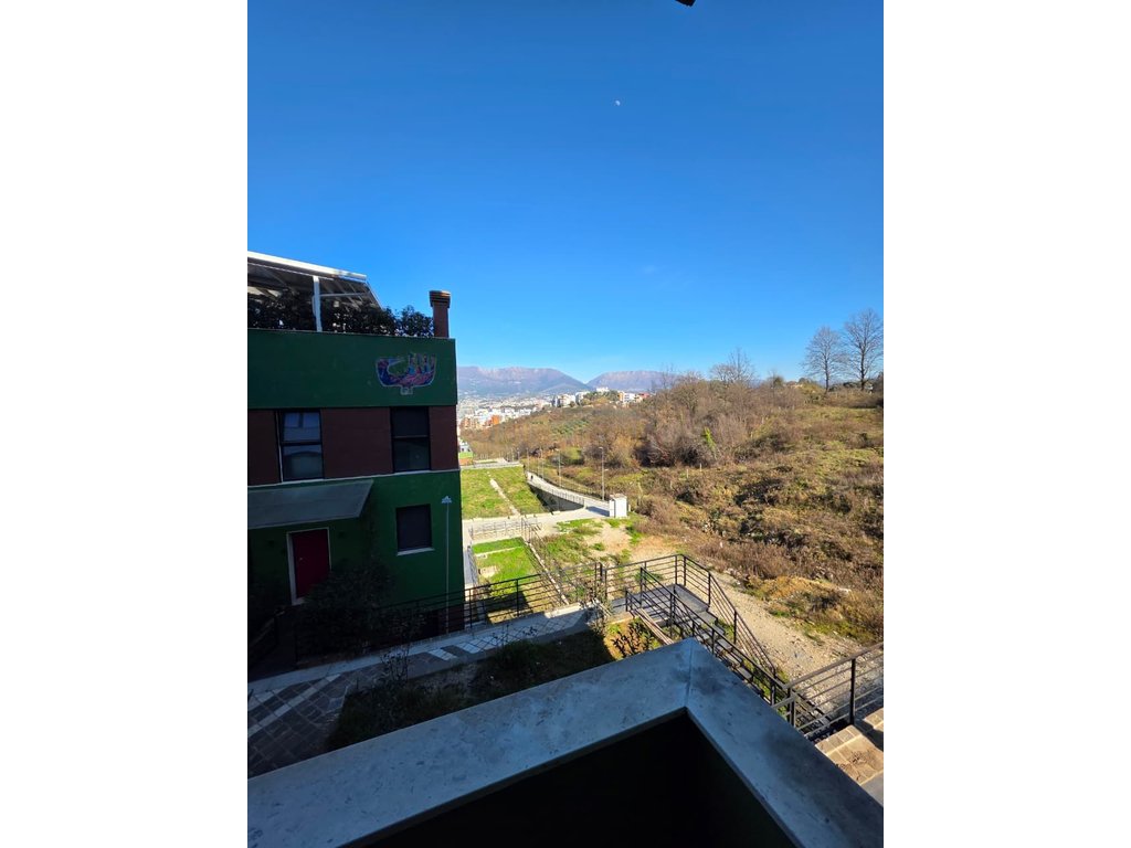 Shitet, Dublex, Kodra e Diellit Tiranë.