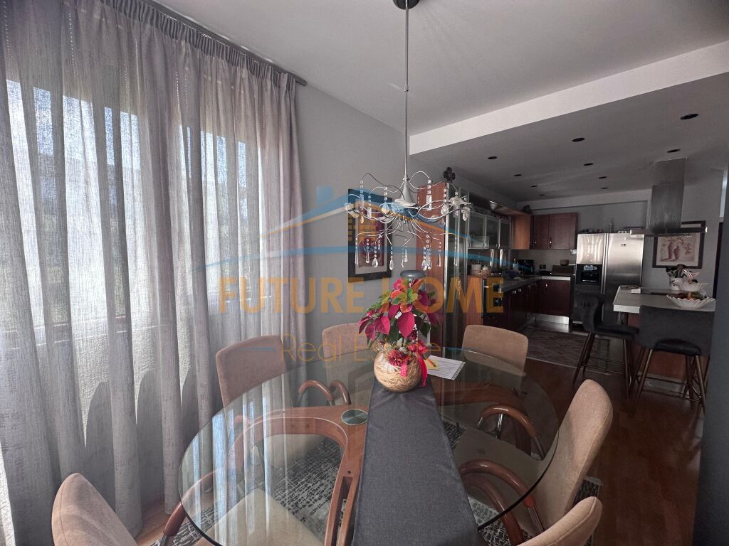 For sale, Duplex 3+1+3, Willson Square