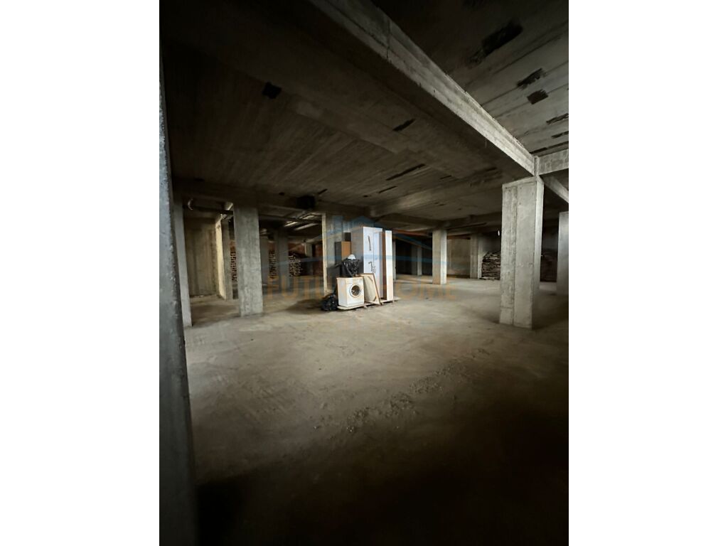 For sale, Garage, in Mezez