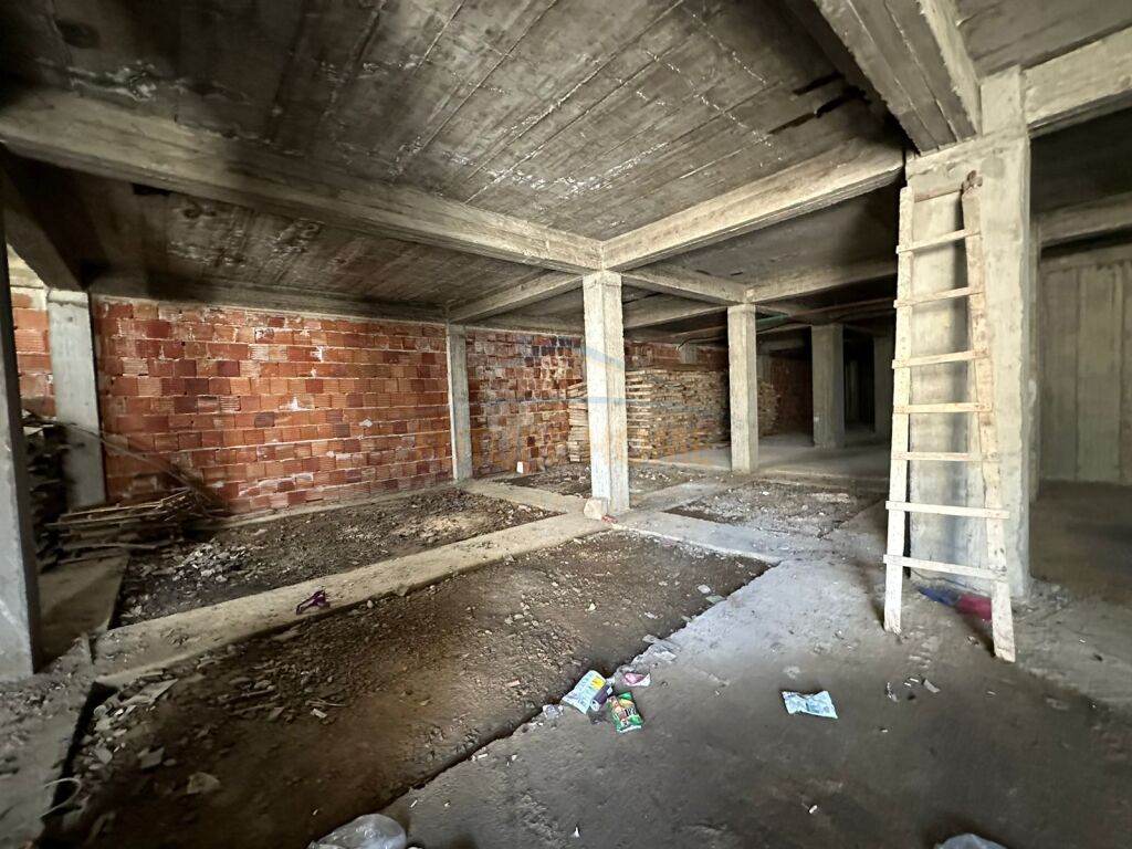 For sale, Garage, in Mezez