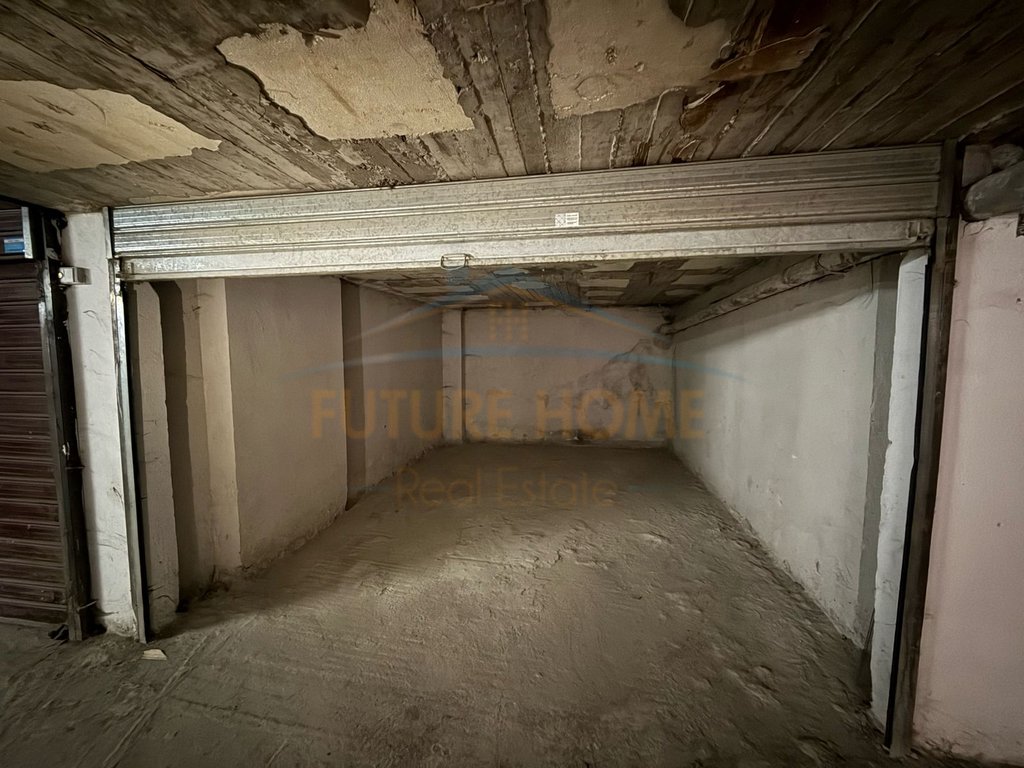 For Sale, Garage, Triangle, Korça