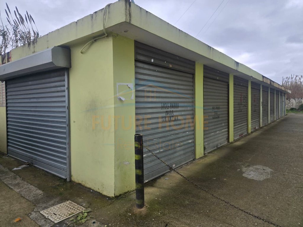 Garage for sale in Iliria.