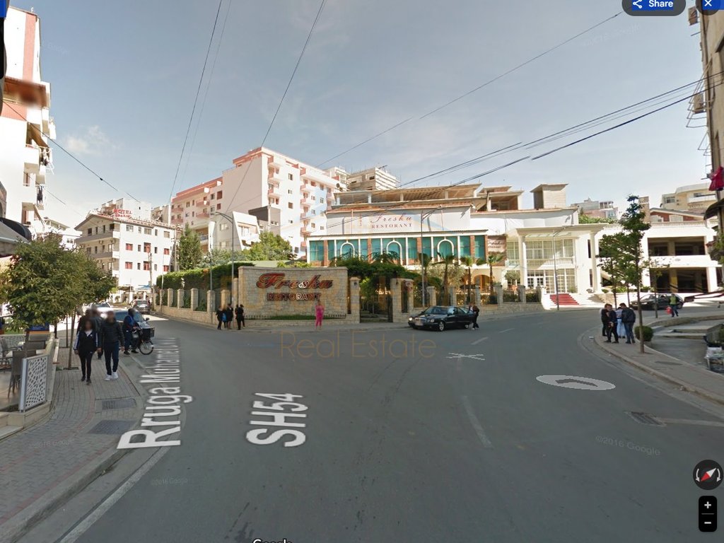 Shitet, Godine Biznesi, Fresk, Tiranë