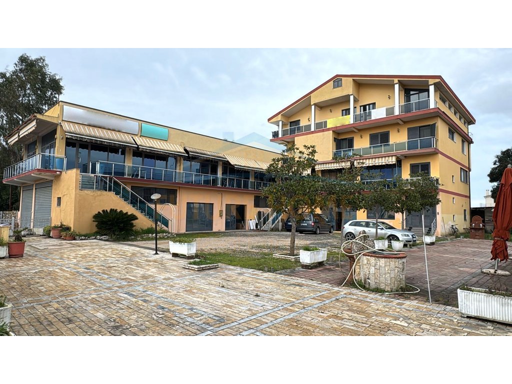 Shitet Godine Multifunksjonale , Xhafzotaj , Durres