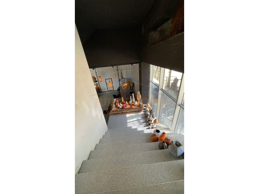 For sale, Polyfunctional service building 2 kt with 1 kt Basement, Tirana-Durrës highway.