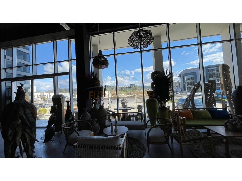For sale, Polyfunctional service building 2 kt with 1 kt Basement, Tirana-Durrës highway.