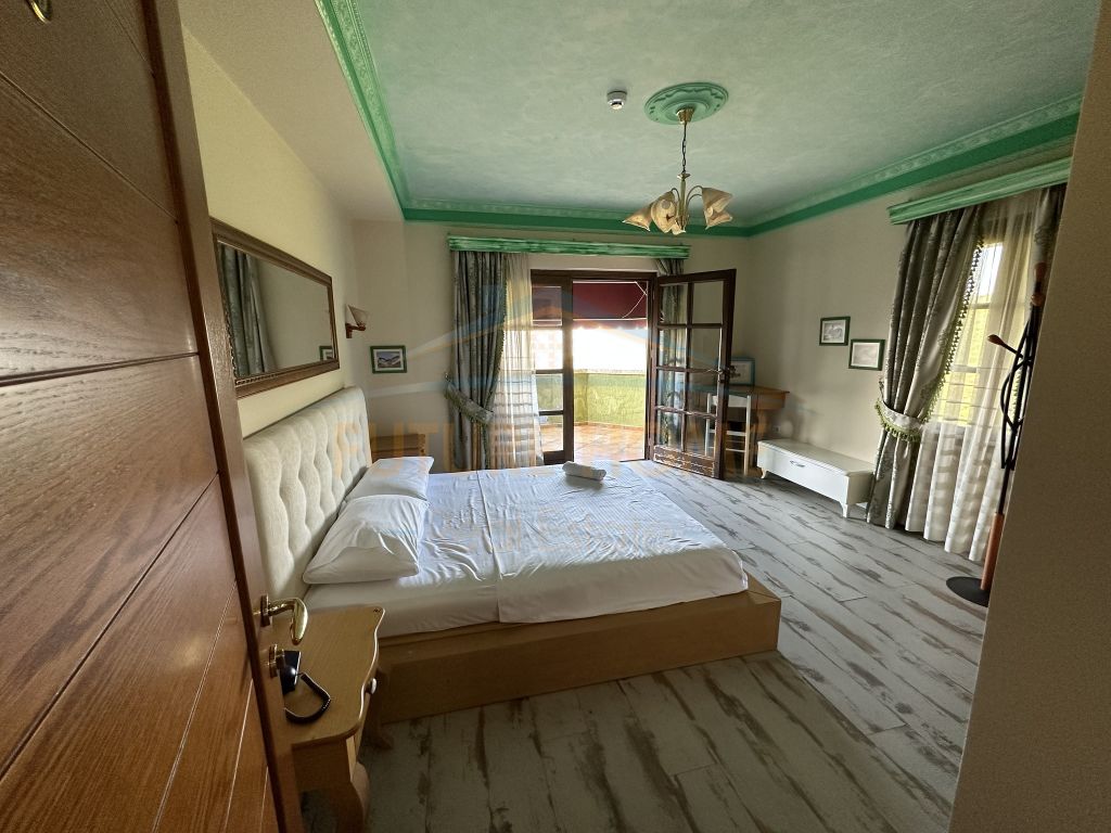 Shitet, Hotel, Dajt