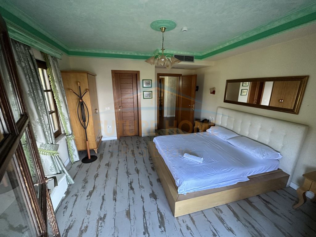 Shitet, Hotel, Dajt