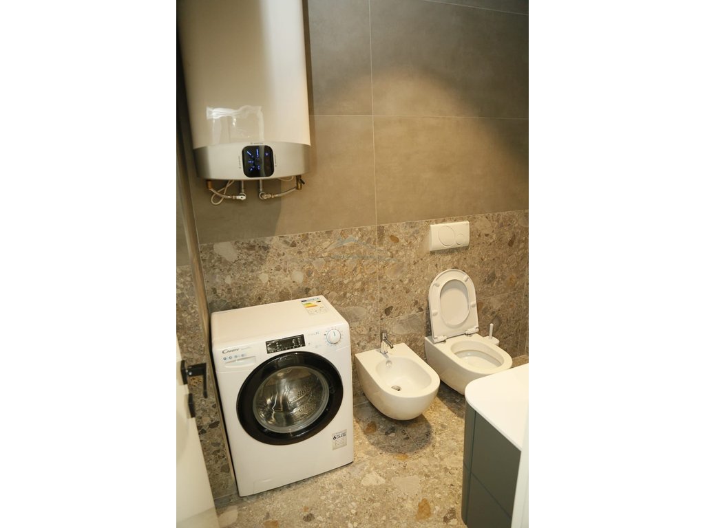 For sale, Hotel, Golem
