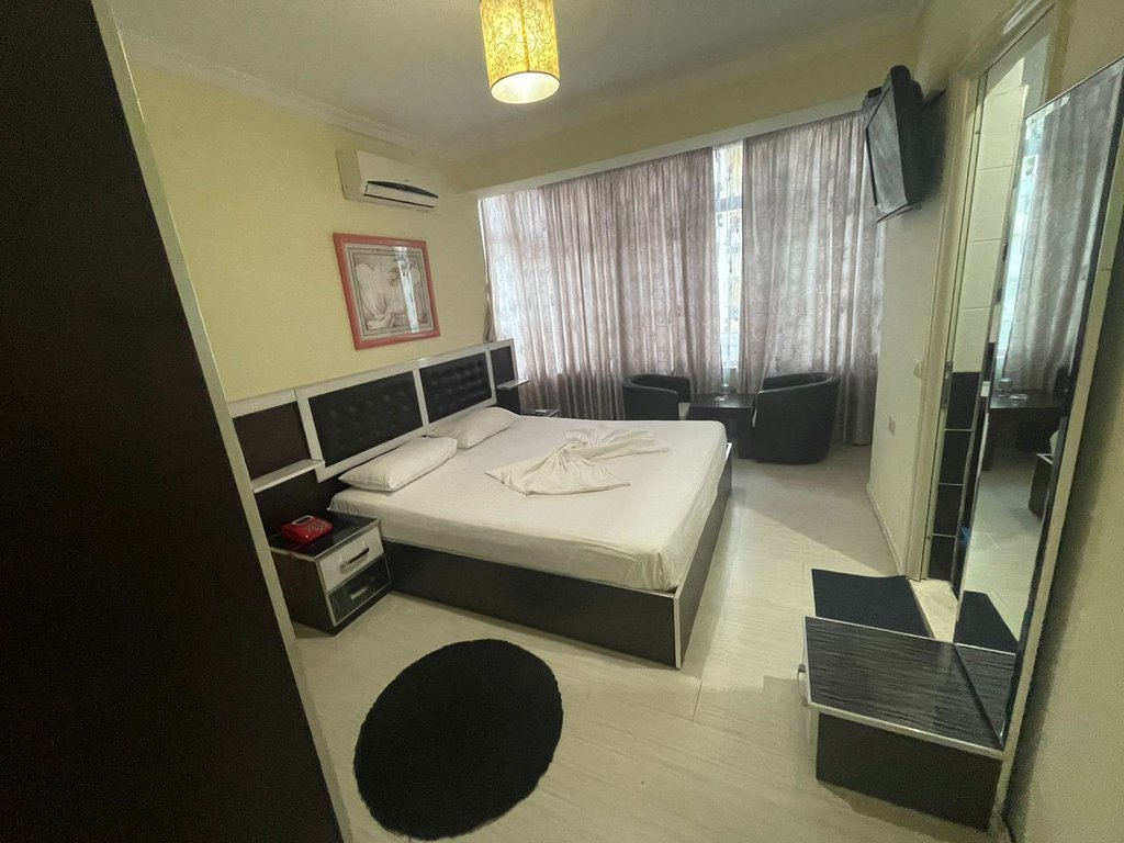 Shitet, Hotel, Misto Mame, Tirane