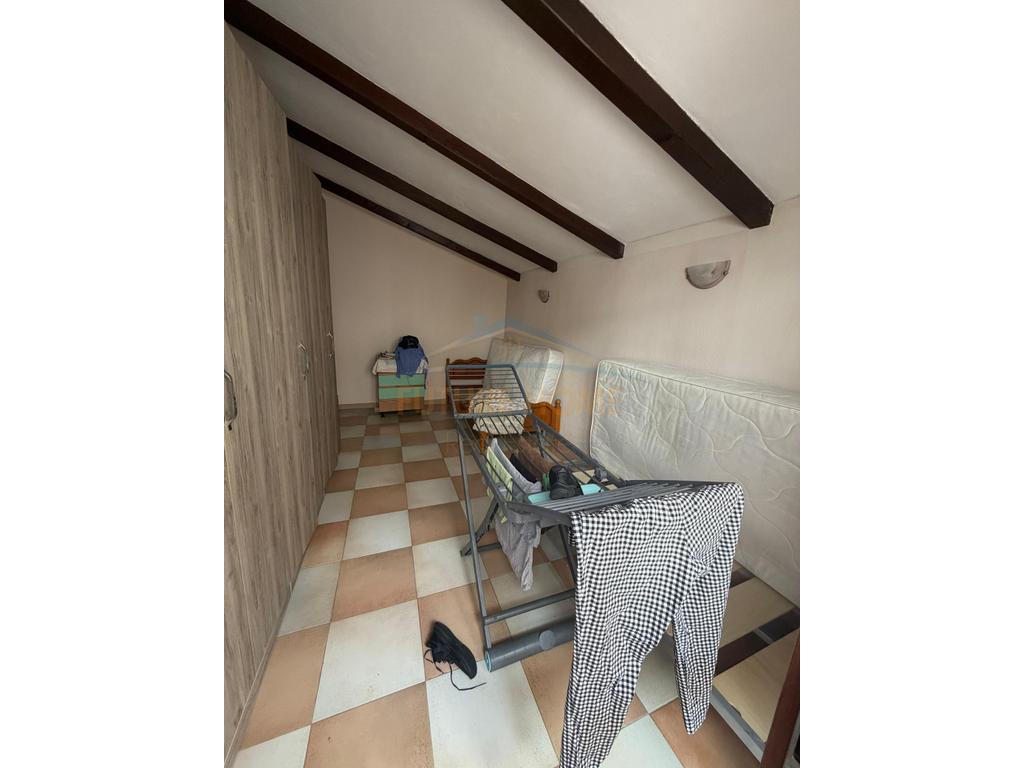 For sale, 3rd floor of a private house, near Kazazi, Durrës